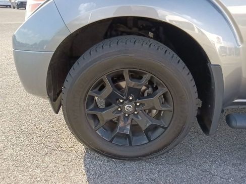 Used 2021 Nissan Frontier SV w/ Midnight Edition Floor Mats AWD/4WD image 10