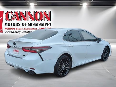 Used 2024 Toyota Camry SE image 5