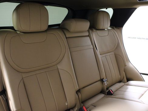 Used 2024 Land Rover Range Rover Sport SE image 15