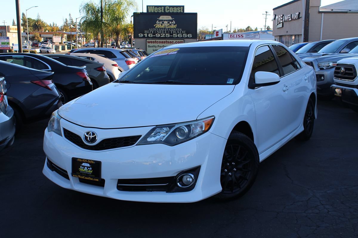 Used 2014 Toyota Camry SE FWD image 36