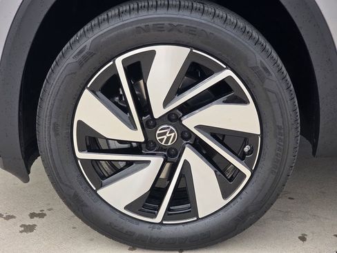 New 2026 Volkswagen Atlas SE FWD image 9