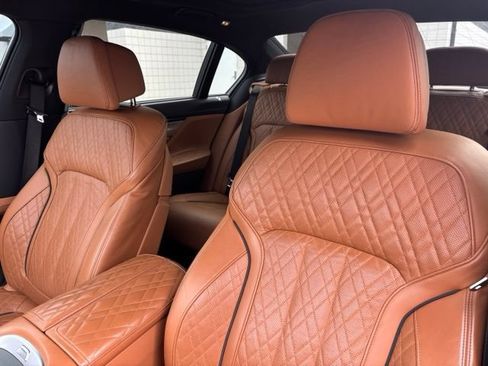 Certified 2022 BMW 750i xDrive w/ Luxury Rear Seating Package AWD/4WD image 19