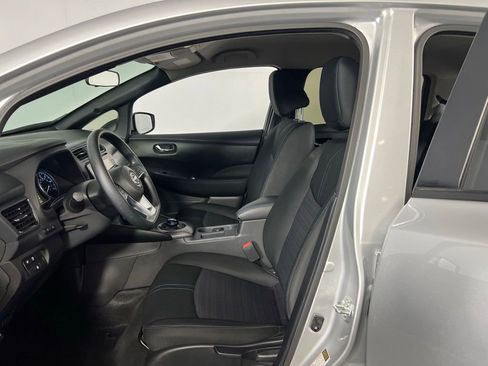 Used 2025 Nissan Leaf S image 21