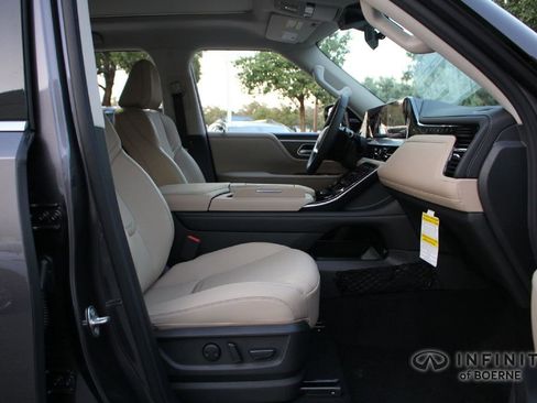 Certified 2026 INFINITI QX80 Pure AWD/4WD image 18