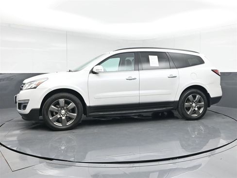 Used 2017 Chevrolet Traverse LT image 8