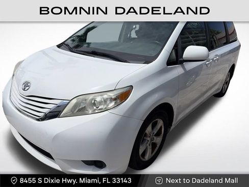 Used 2017 Toyota Sienna LE FWD image 1