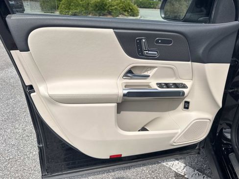 Used 2022 Mercedes-Benz GLB 250 image 15