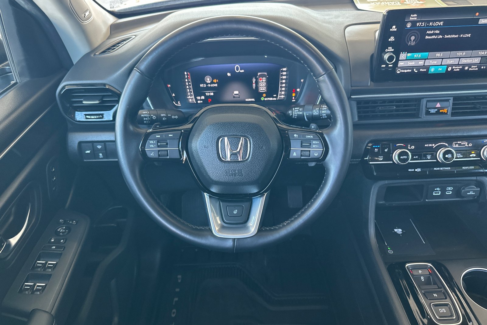 Used 2025 Honda Pilot Elite image 13