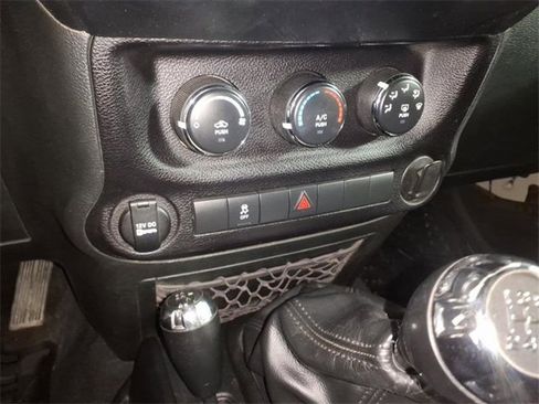 Used 2018 Jeep Wrangler Unlimited Sport image 21