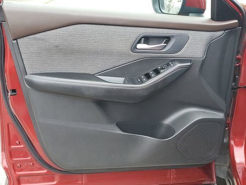 Used 2023 Nissan Rogue SV FWD image 8