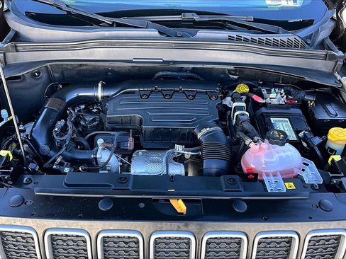 Certified 2023 Jeep Renegade Latitude w/ Sun/Sound Group image 11