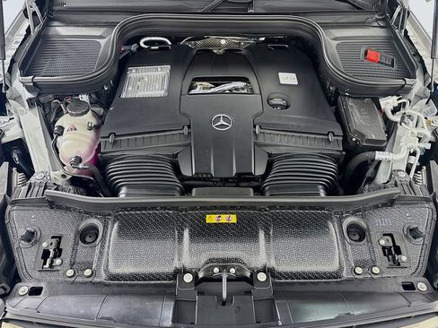 New 2026 Mercedes-Benz GLS 580 4MATIC image 11