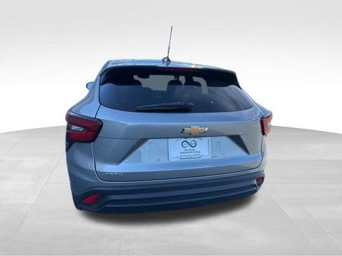 Used 2024 Chevrolet Trax LS w/ Driver Confidence Package FWD image 6