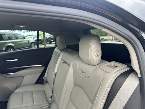 Used 2023 Cadillac XT4 Luxury w/ Cold Weather Package AWD/4WD image 17