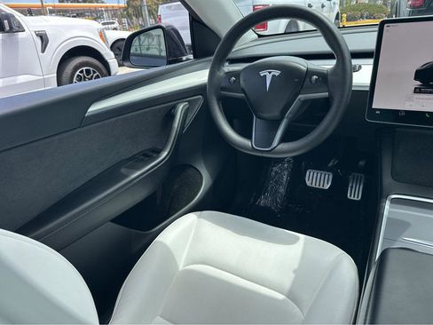 Used 2024 Tesla Model Y Performance AWD/4WD image 19