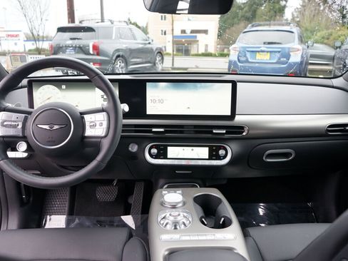 Used 2024 Genesis GV60 RWD image 18