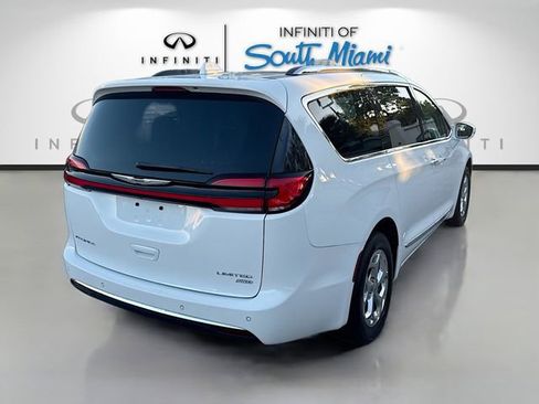 Used 2021 Chrysler Pacifica Limited image 7