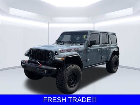 Used 2024 Jeep Wrangler Unlimited Rubicon AWD/4WD image 3