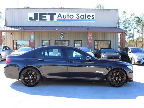 Used 2015 BMW 750i image 8
