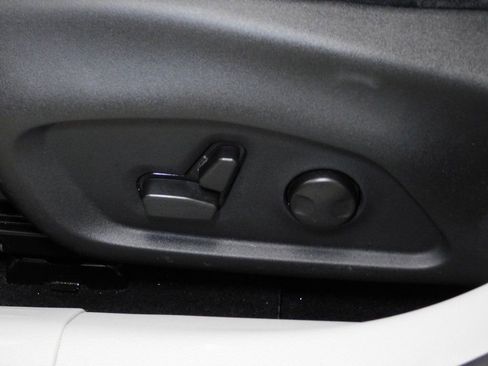 Used 2022 Jeep Compass Limited image 33