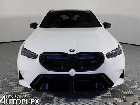 Used 2026 BMW M5 Touring image 3