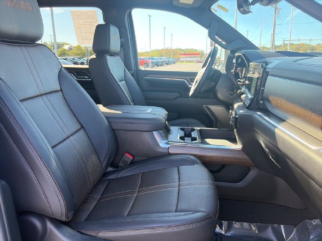 Used 2025 Chevrolet Silverado 2500 High Country w/ Technology Package AWD/4WD image 12