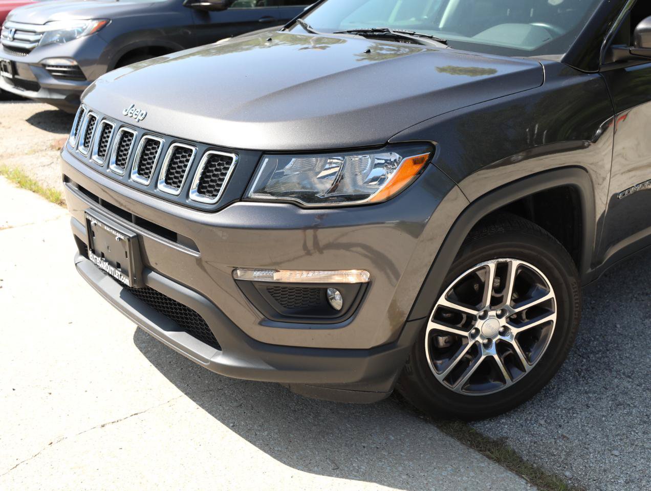 Used 2018 Jeep Compass Latitude w/ Popular Equipment Group FWD image 2