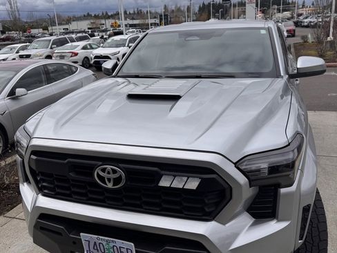 Used 2024 Toyota Tacoma TRD Sport image 1