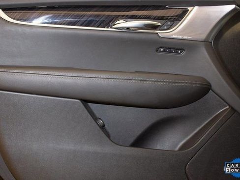 Used 2025 Cadillac XT6 Premium Luxury image 24