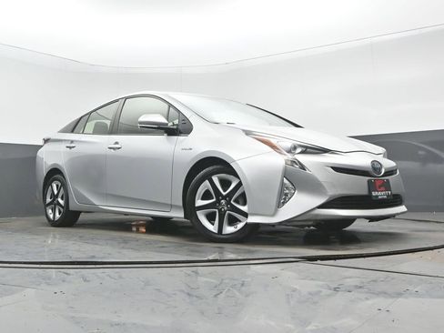 Used 2016 Toyota Prius Three Touring image 27
