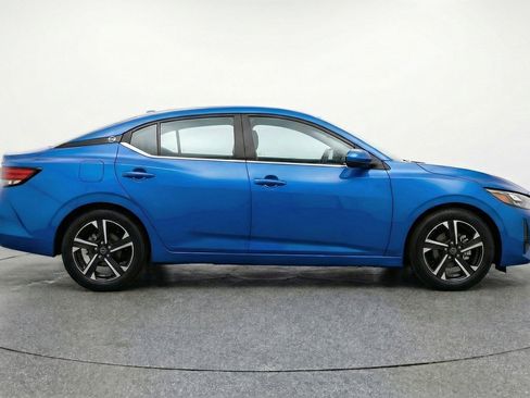 Used 2025 Nissan Sentra SV FWD image 8
