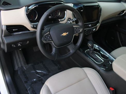 Used 2023 Chevrolet Traverse Premier image 4