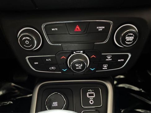 Used 2020 Jeep Compass Latitude AWD/4WD image 27