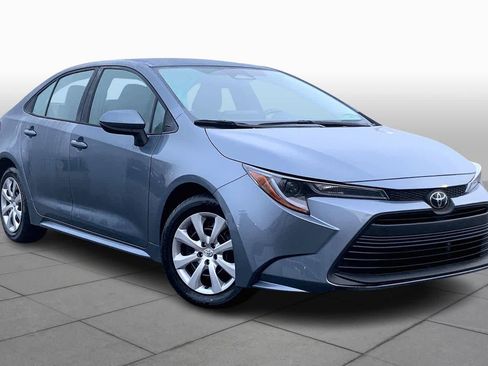 Used 2025 Toyota Corolla LE w/ Convenience Package image 3