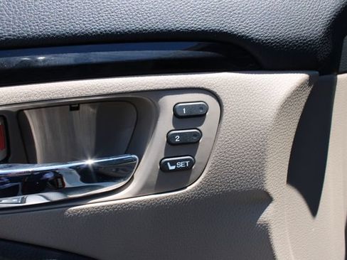 Used 2019 Honda Pilot Touring image 13