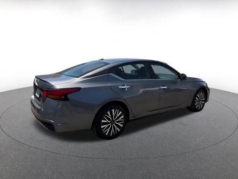 Used 2025 Nissan Altima 2.5 SV FWD image 14