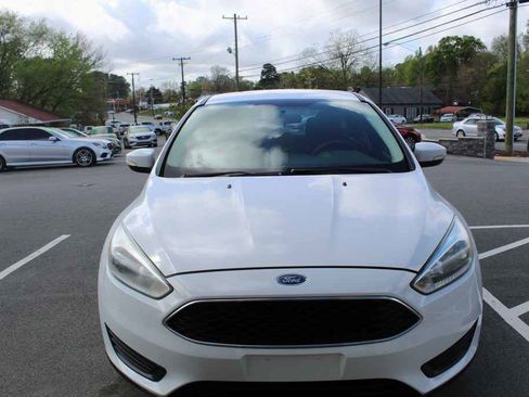 Used 2017 Ford Focus SE image 2