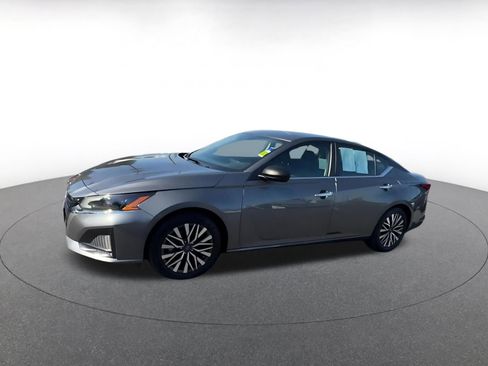 Used 2025 Nissan Altima 2.5 SV image 8