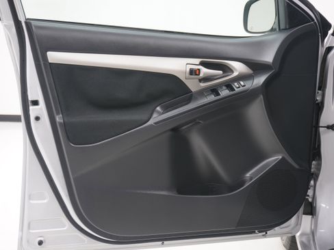 Used 2012 Toyota Matrix S image 13