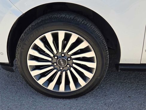 Used 2019 Lincoln Navigator L Reserve AWD/4WD image 12
