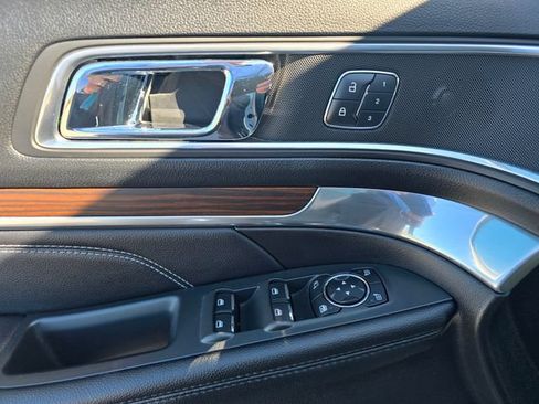 Used 2017 Ford Explorer Limited w/ Equipment Group 301A FWD image 19