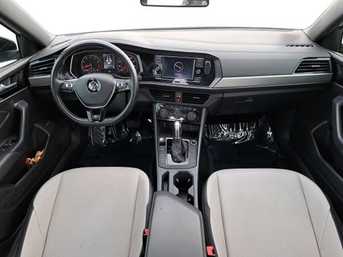 Used 2019 Volkswagen Jetta R-Line image 9