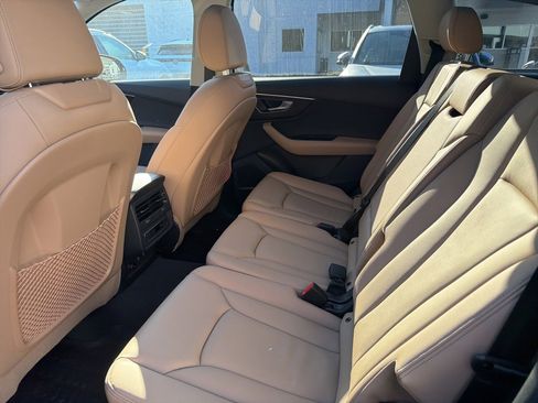 Used 2025 Audi Q7 2.0T Premium w/ Convenience Plus Package image 2