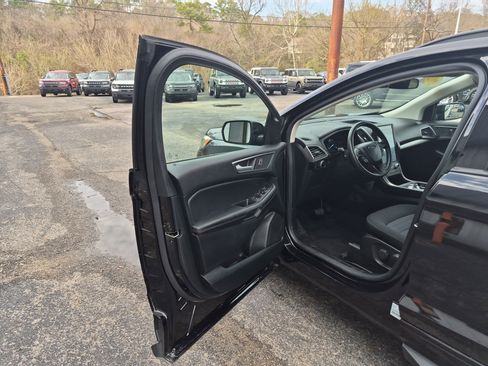 Used 2024 Ford Edge SE w/ Black Appearance Package image 8