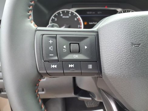 Used 2025 Nissan Rogue SV AWD/4WD image 19