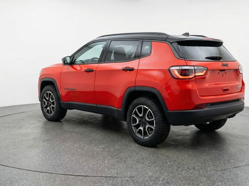 Used 2025 Jeep Compass Trailhawk AWD/4WD image 6