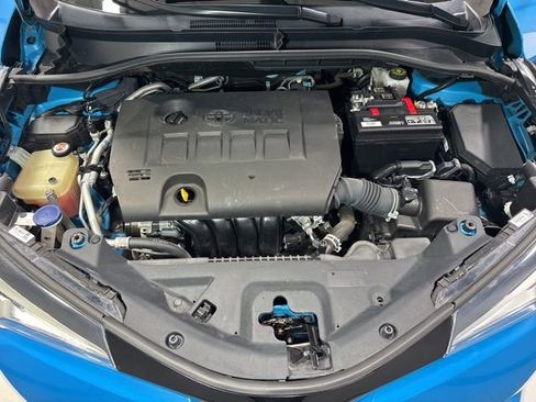 Used 2019 Toyota C-HR XLE FWD image 4