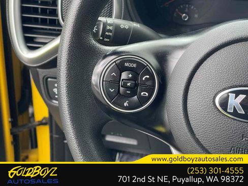 Used 2020 Kia Soul LX FWD image 28
