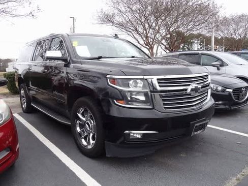 Used 2017 Chevrolet Suburban Premier image 3