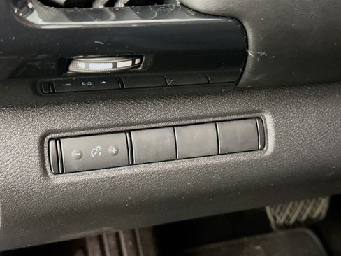 Used 2024 Nissan Pathfinder S image 17